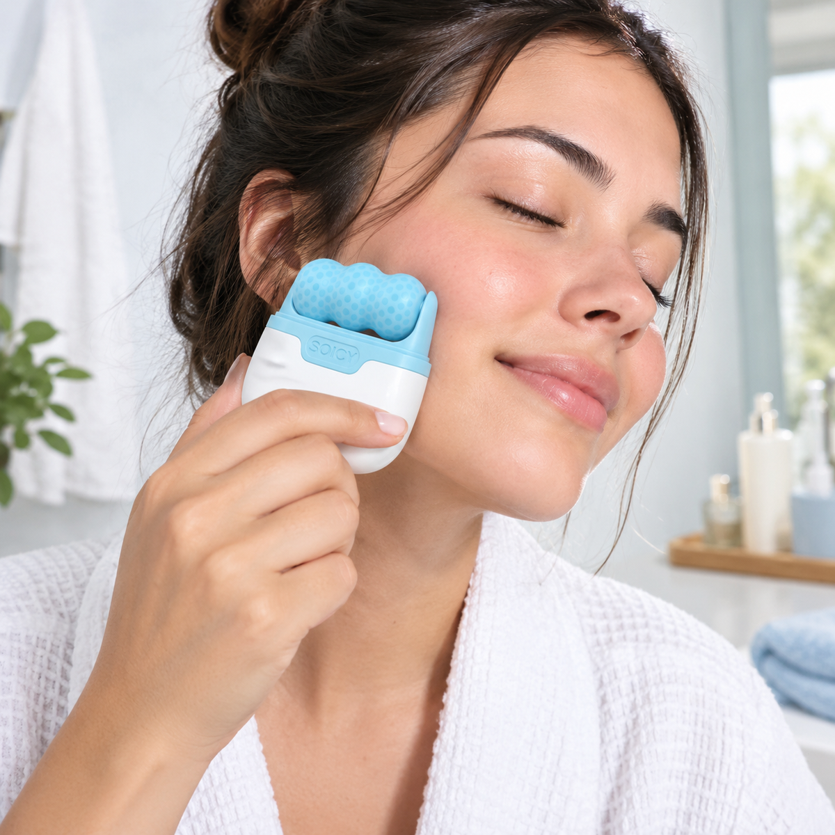 Rodillo Facial de Hielo "Soicy" — ¡Despierta tu piel y brilla todo el día!