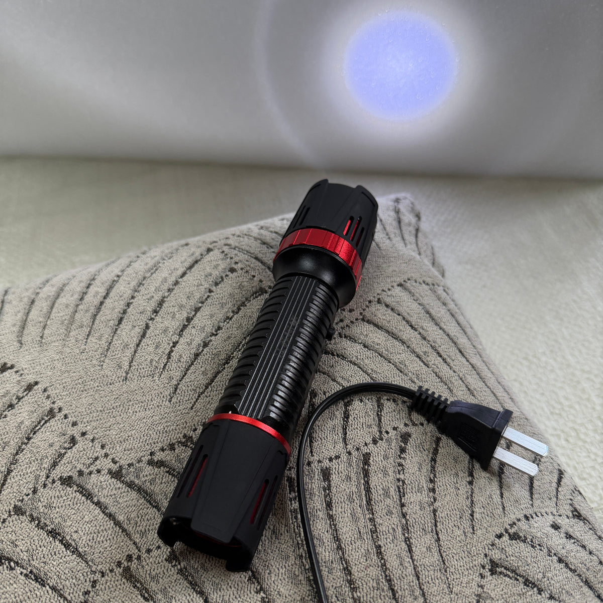 Linterna LED Táctica Profesional - Alta Potencia Y Recargable